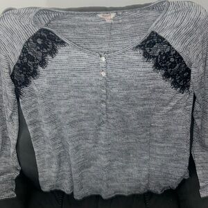 Arizona jean co. Grey stripe top polyester rayon spandex